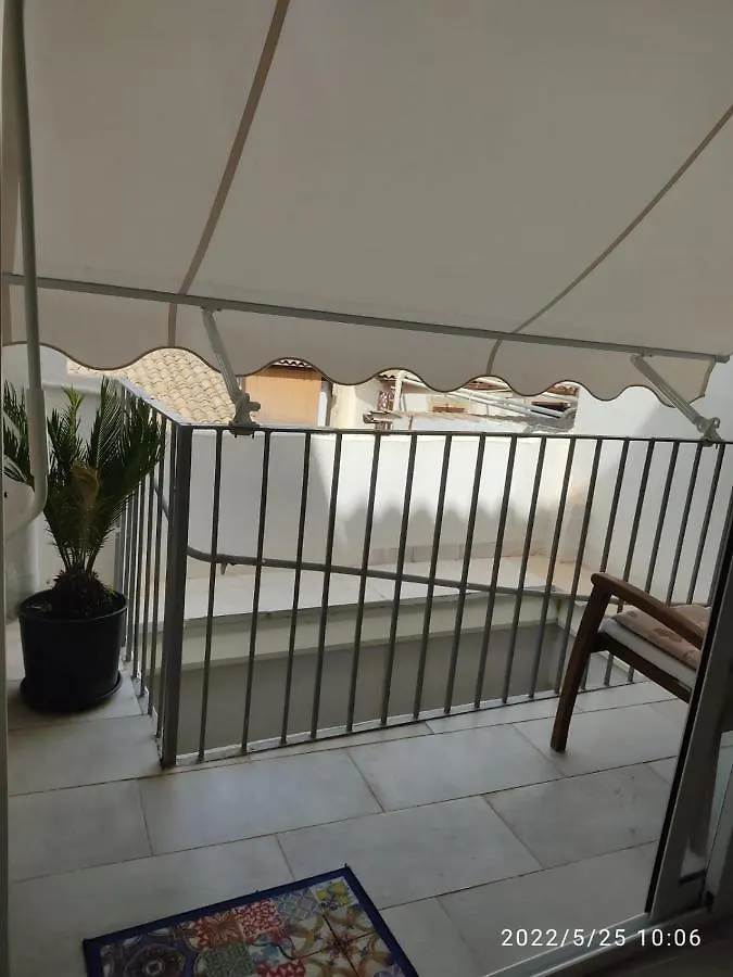 Deni'S Apartments Per 2 Con Veranda Balcone Syracuse 0*,